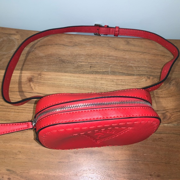 Guess Belt Bag - Picture 2 of 3